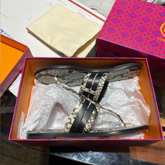 Tory Burch Shoes - Tory Burch Leigh 05mm Snake Printed Flip Flops size 8